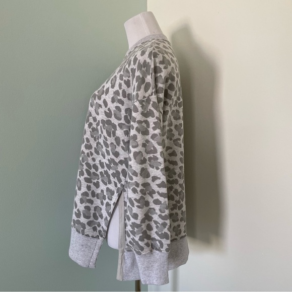 Aerie Crew Neck Leopard Print Oversized Sweatshirt - Size XS - Picture 5 of 9